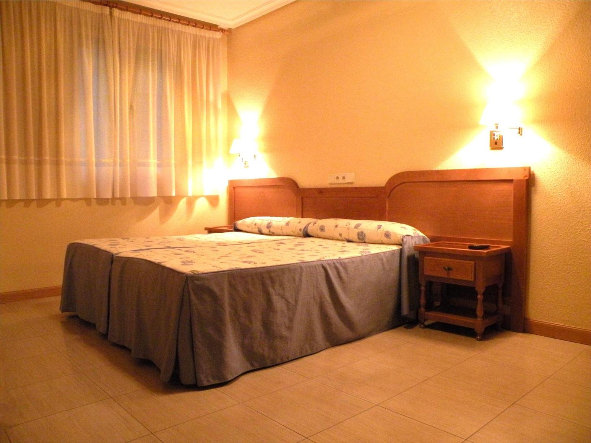 Hostal Benamar Madrid Exterior photo