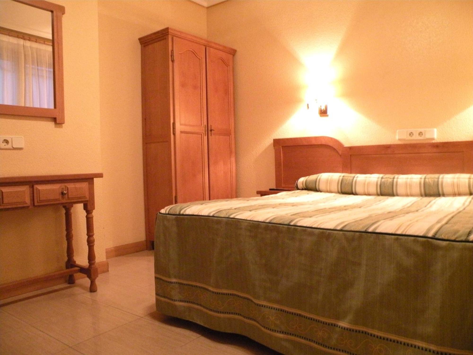Hostal Benamar Madrid Exterior photo