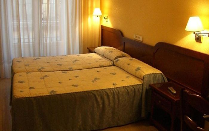 Hostal Benamar Madrid Room photo